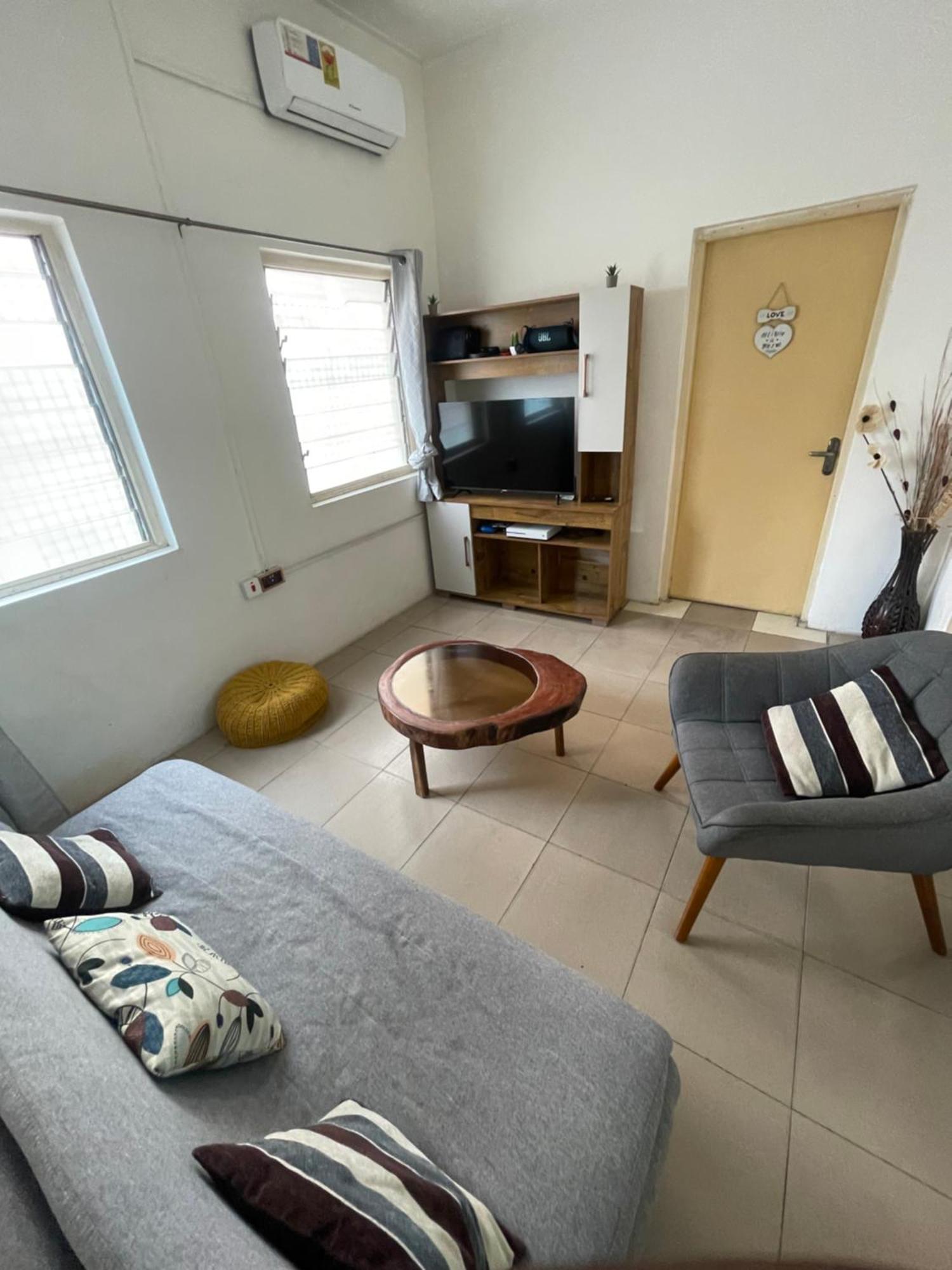 Big & Confortable House In Oxford Street Barnor Apartment Accra Exterior photo